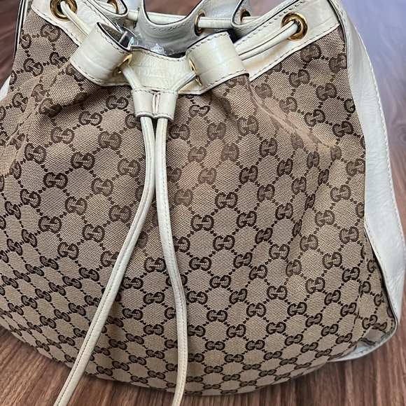 A301- 💯% authentic Gucci shoulder bag - Picture 7 of 16
